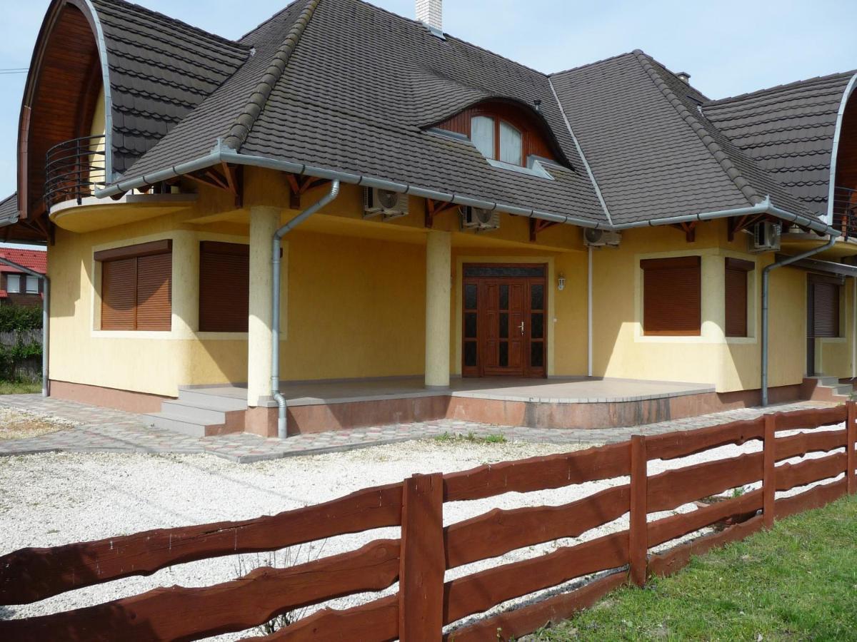 Nadas Tarsashaz Balatonlelle Exterior foto
