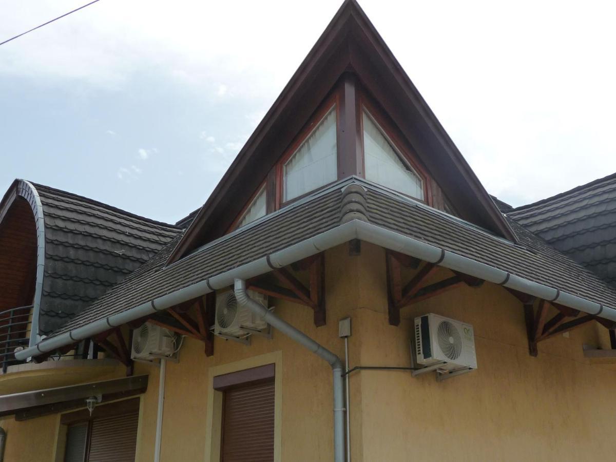 Nadas Tarsashaz Balatonlelle Exterior foto