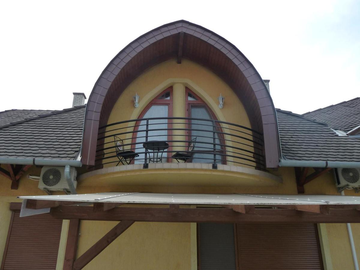 Nadas Tarsashaz Balatonlelle Exterior foto