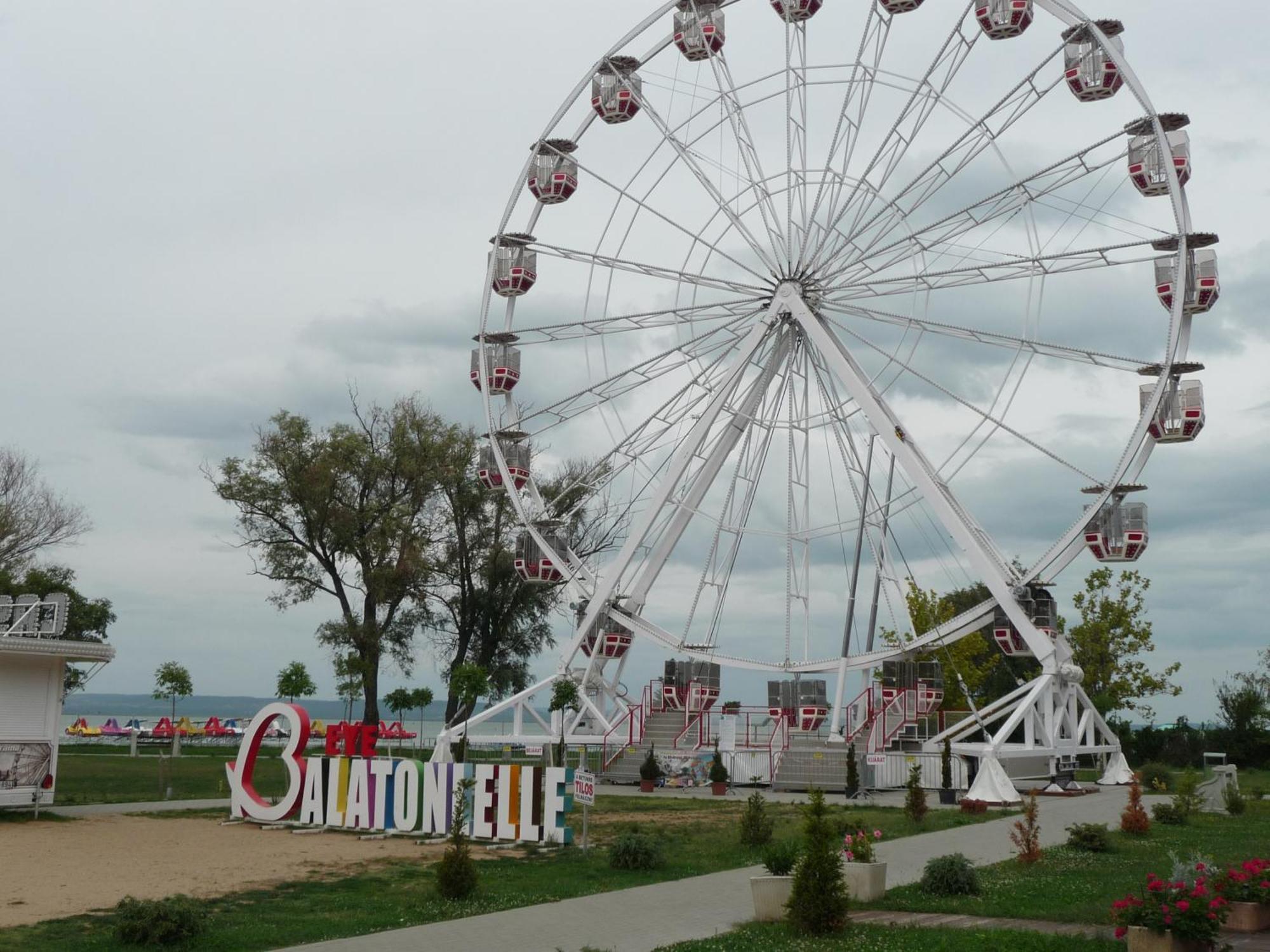 Nadas Tarsashaz Balatonlelle Exterior foto