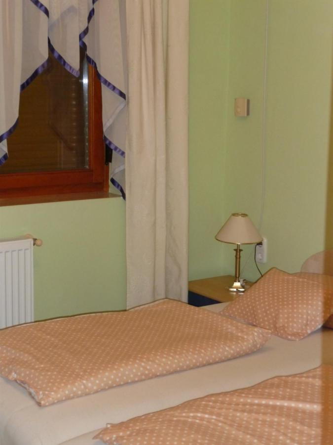 Nadas Tarsashaz Balatonlelle Exterior foto