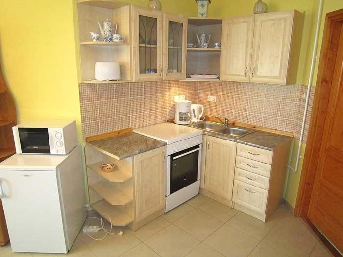Nadas Tarsashaz Balatonlelle Exterior foto