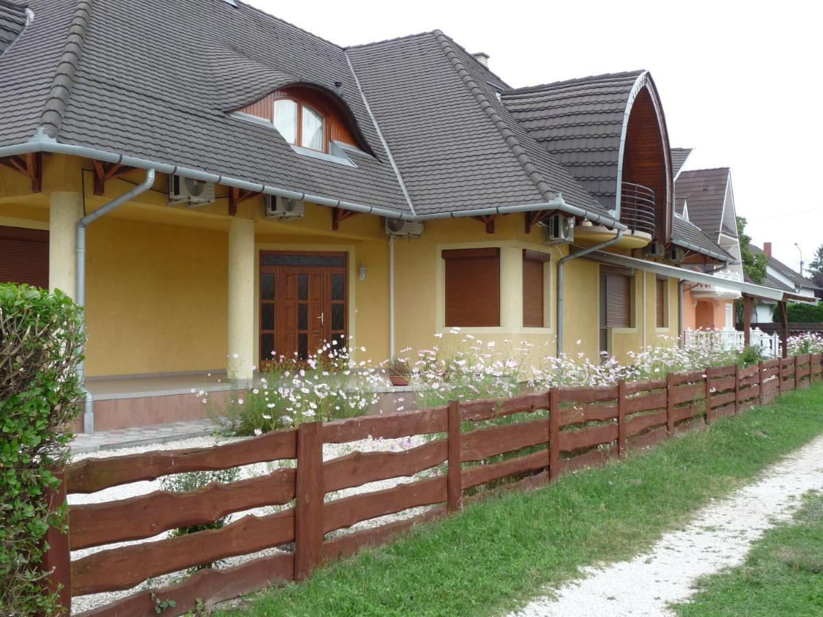 Nadas Tarsashaz Balatonlelle Exterior foto
