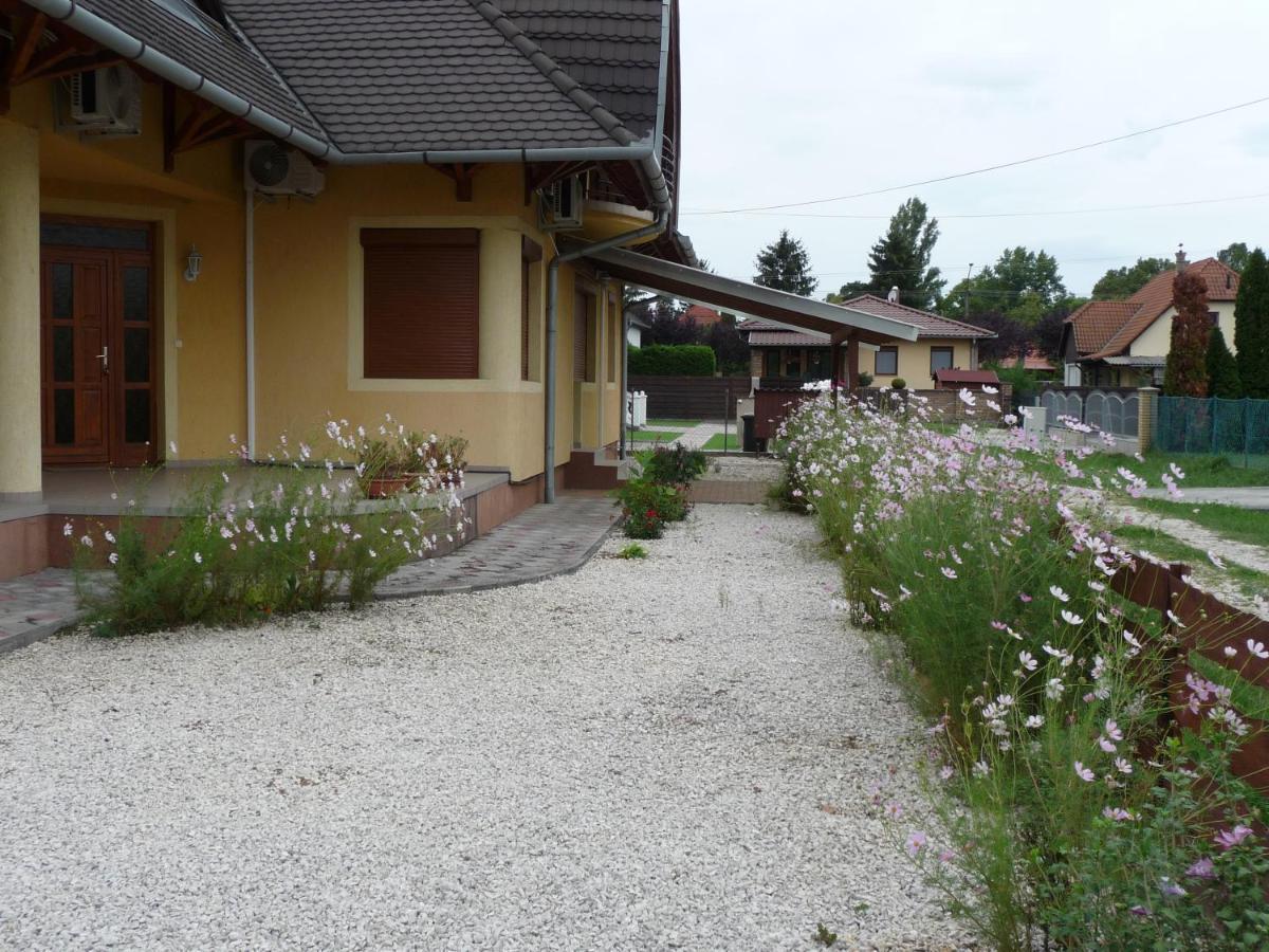 Nadas Tarsashaz Balatonlelle Exterior foto