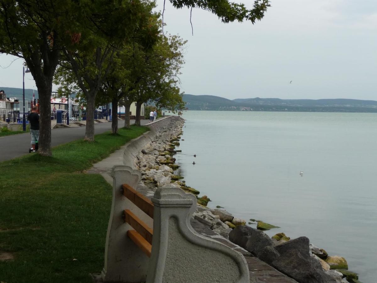 Nadas Tarsashaz Balatonlelle Exterior foto