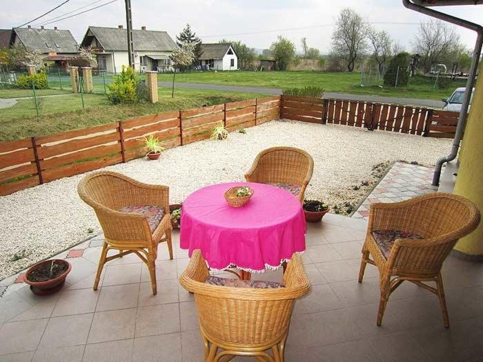 Nadas Tarsashaz Balatonlelle Exterior foto